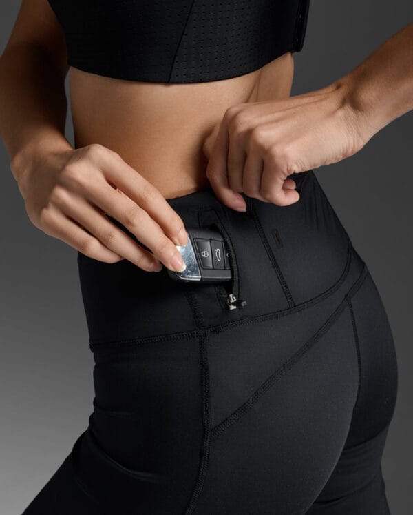 2XU Light Speed Mid-Rise Compression Shorts - Image 6