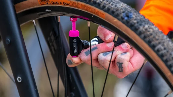 Muc Off CO2 Cartridge Inflator - Image 3