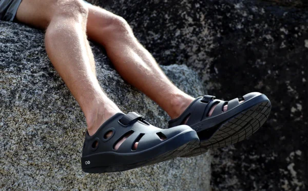 Oofos Men's OOcandoo Sandal - Black - Image 7