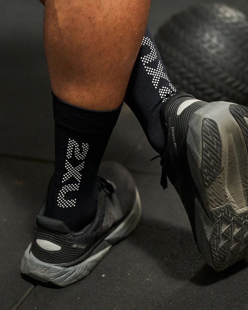 2XU Vectr Reflective Crew Sock - Image 5